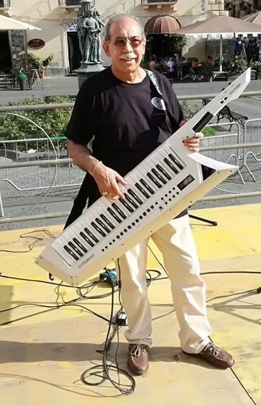 Prof. Tullio Scrimali alla keytar